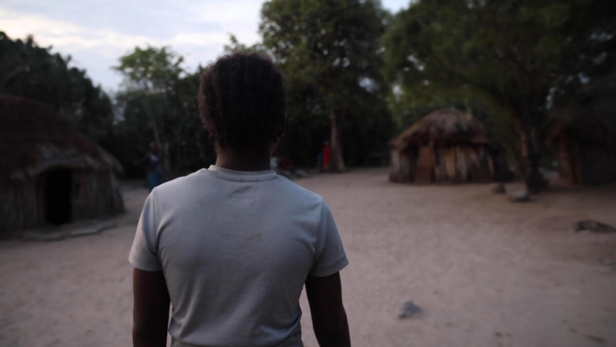 Cavo, de 15 años, se ha visto obligada a ejercer la prostitución para ayudar a alimentar a su familia en Angola.