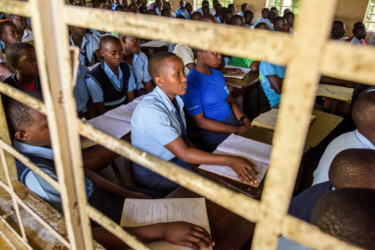 Janet de Uganda, de 16 años, ha escapado del matrimonio infantil y está feliz de estar en la escuela ahora.