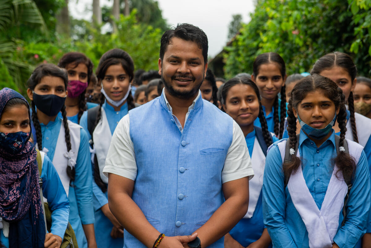 Neeraj, fue apadrinado por el programa de World Vision y ahora es el jefe de la aldea