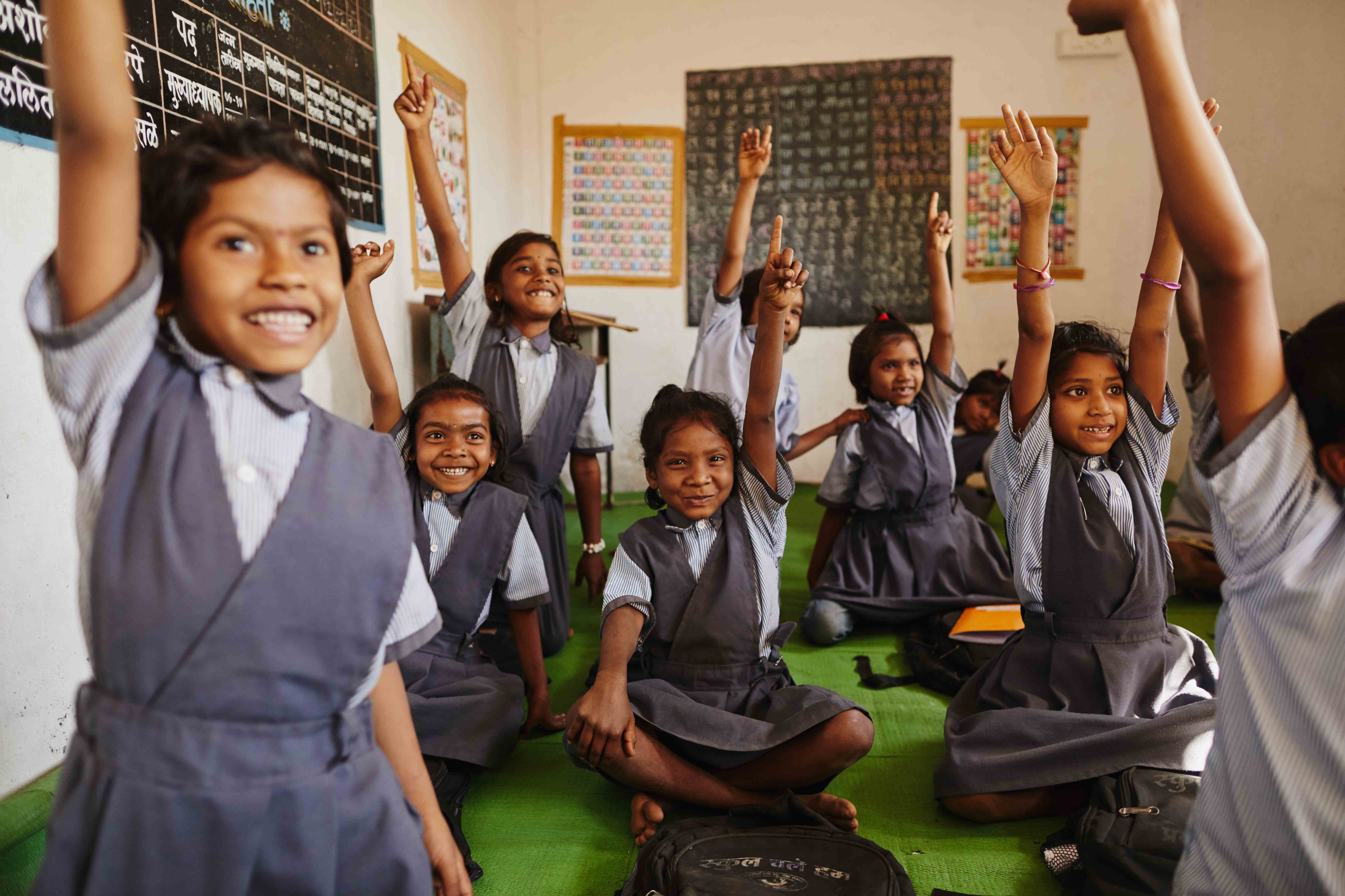Nargis, está feliz de asistir a la escuela