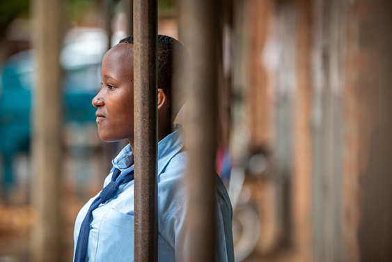 Janet, de Uganda, de 16 años, se vio obligada a casarse cuando era niña. Logró escapar y ahora está en la escuela