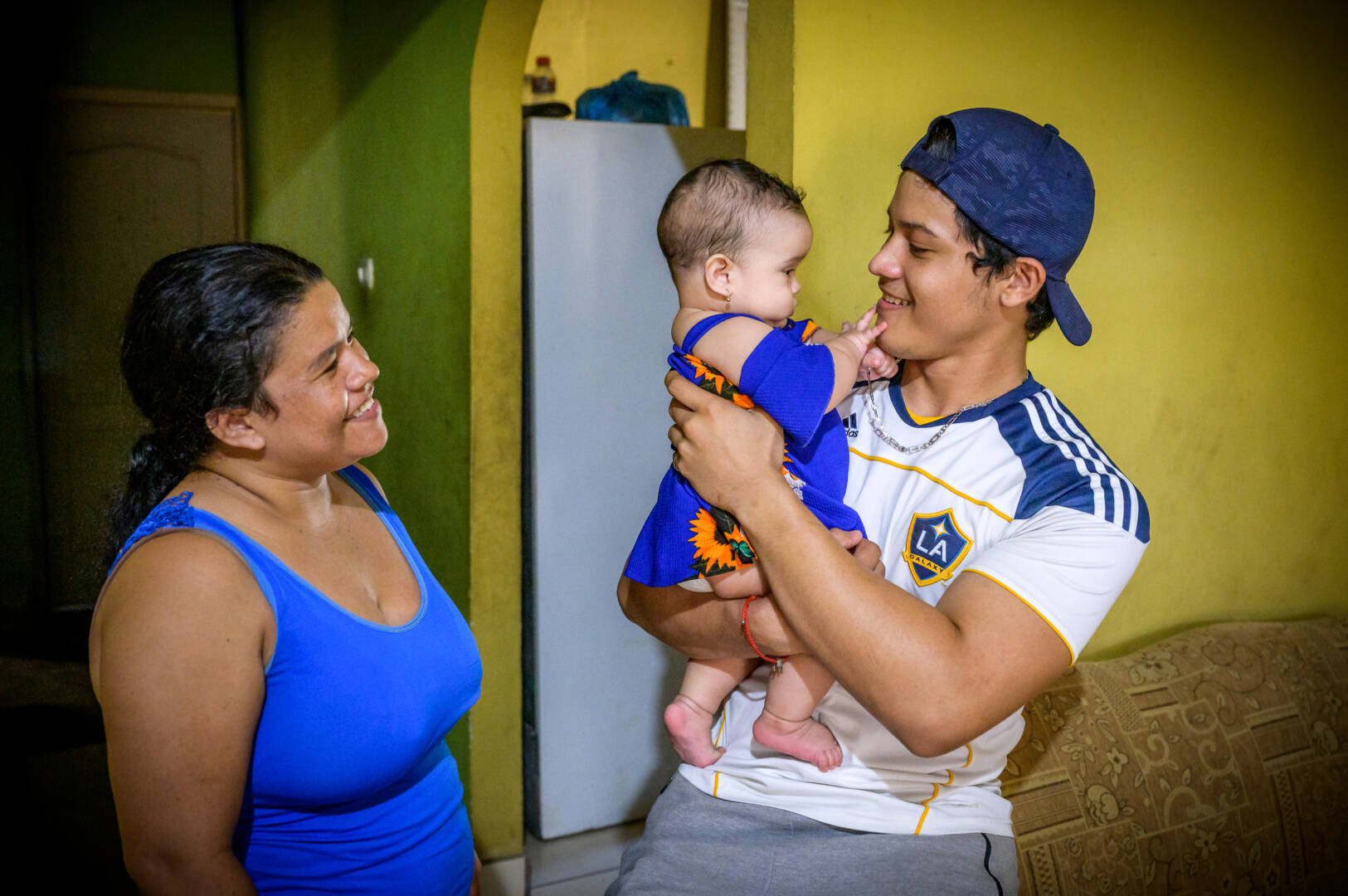 Jordy con su madre y su hermana pequeña.
