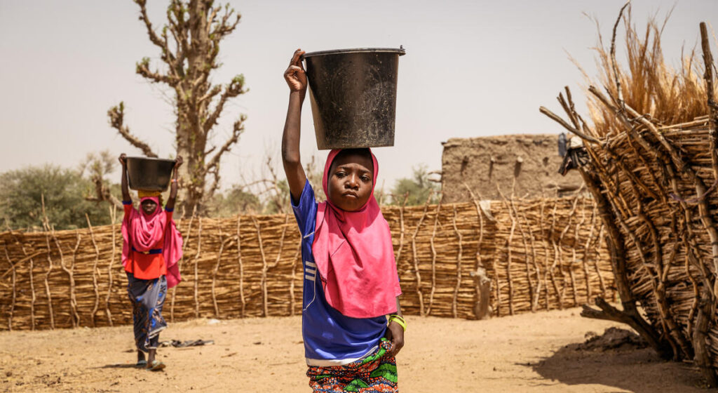 Las mujeres y las niñas soportan la mayor carga de la crisis mundial del agua