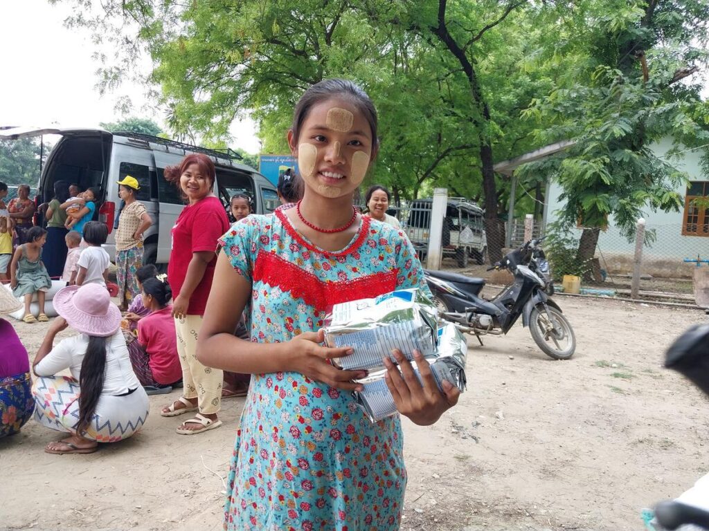 La estación de los monzones agrava la crisis de la infancia afectada por el terremoto en Myanmar 
