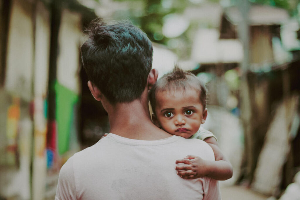 Medio millón de niños y niñas rohingya se enfrentan a la falta de ayuda y a la violencia 8 años después del inicio de la crisis