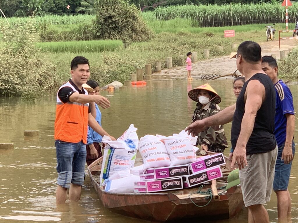 World Vision amplía su respuesta de emergencia ante las históricas inundaciones que devastan Vietnam